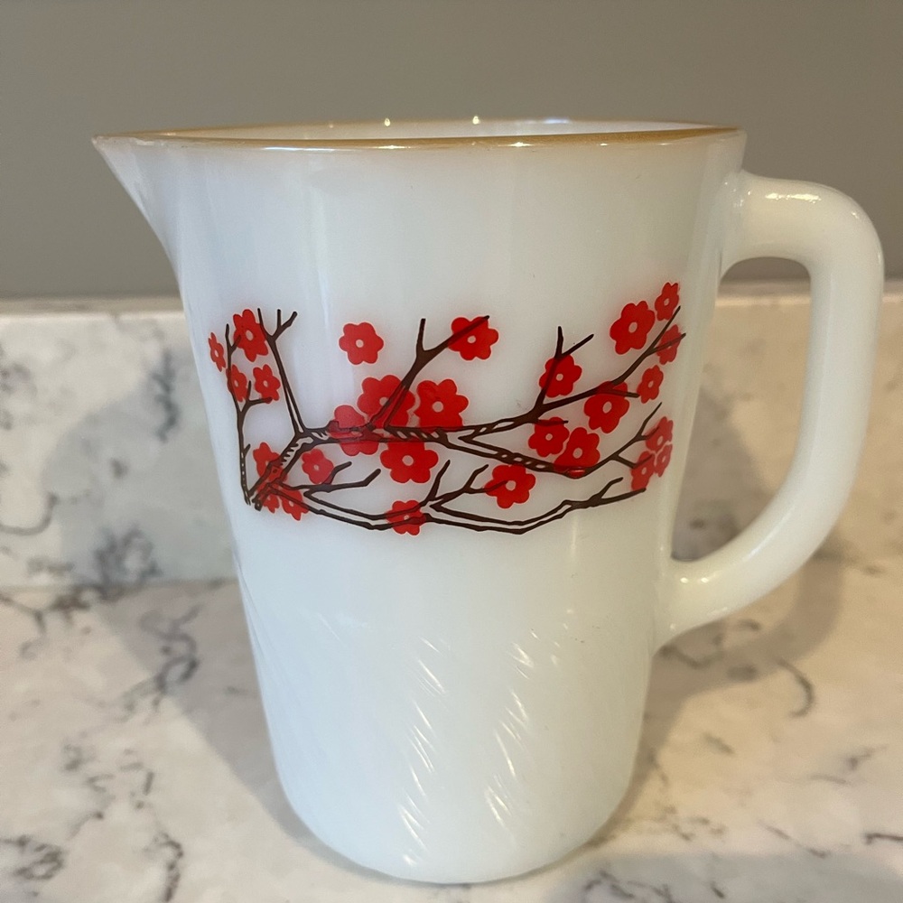 Termocrisa Milk Glass Juife Pitcher